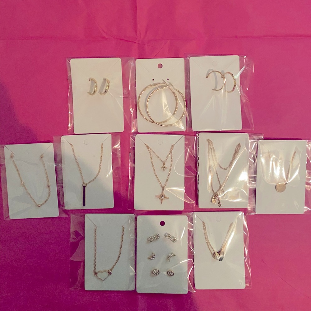 pack of 5 necklaces, 2 bracelets, 3pairs earrings.